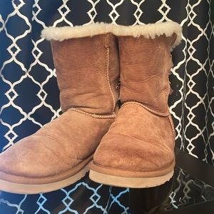Tan Uggs size 8